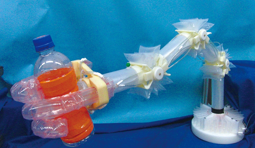 ポリエチレンとプラスチックで作られたロボットアーム